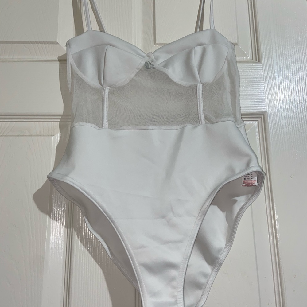 🍂White sheer mesh fitted rib knit bodysuit